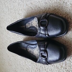 New Womens Dockers Black pebbled leather flats, size 7